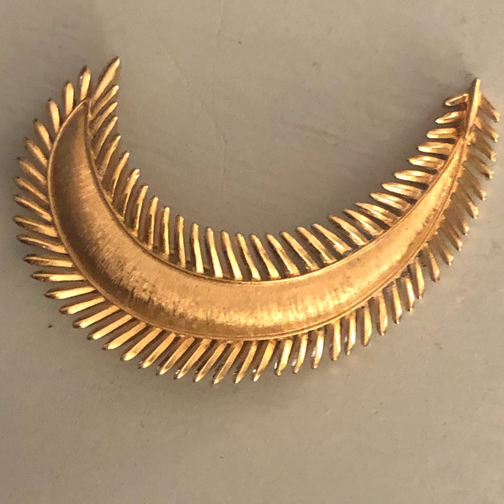 Vintage Trifari Gold Pin